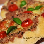 Mini pizza z tuńczykiem i mozarellą