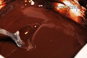 Rozpuszczona czekolada z dodatkami