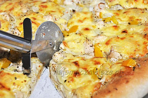 Pizza z kurczakiem i śmietaną