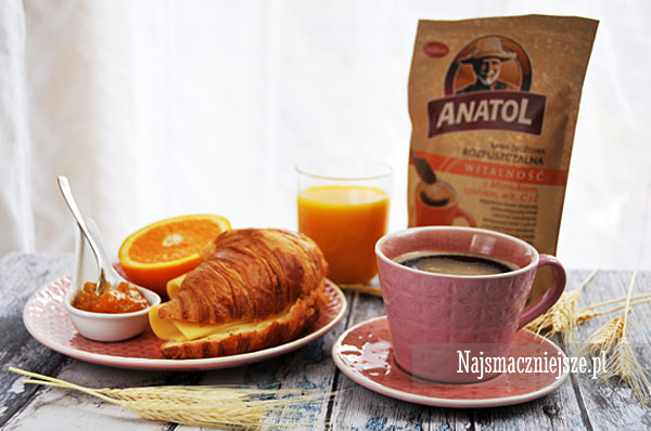 Klasyczne śniadanie z kawą Anatol